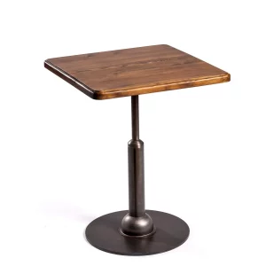 Mesa de restauración de pino envejecido con pata central de hierro pulido