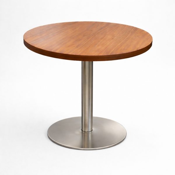 Mesa disco de acero inoxidable con sobre de nogal rechapado