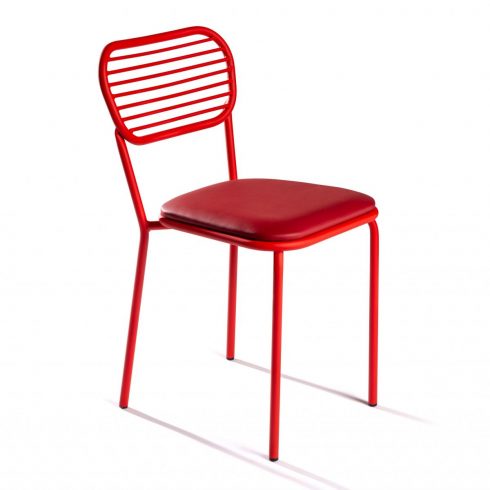 Silla roja de hierro con asiento tapizado polipiel rojo
