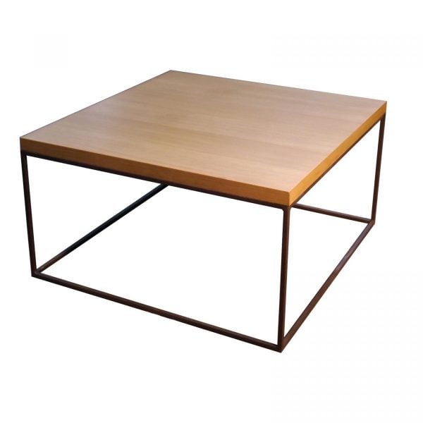 Mesa minimalista de hierro con sobre de madera