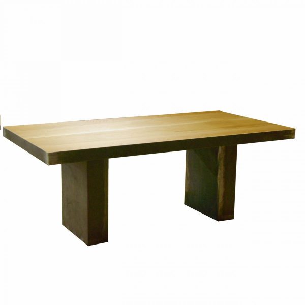 Mesa rectangular de reuniones de hierro y madera de roble.